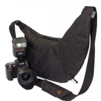 Bolsa Lowepro para Câmeras DSLR Compacta com Alça (PRETO)